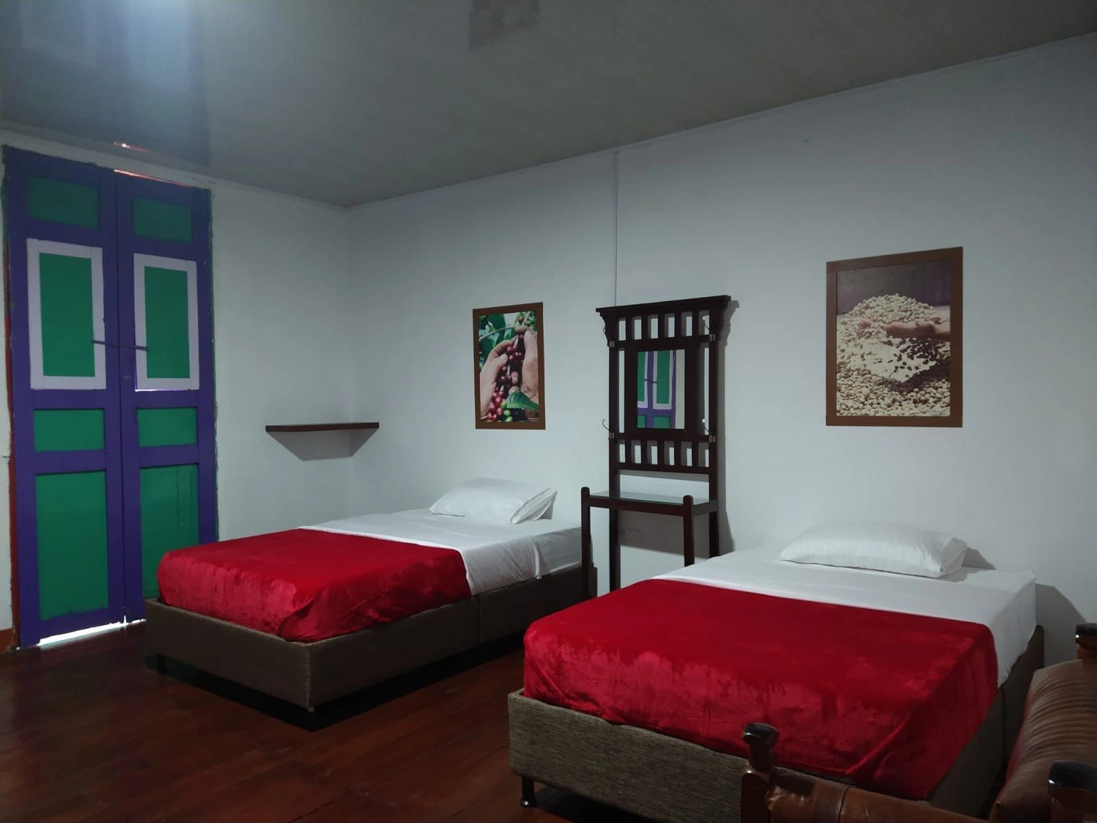 Moradita 2 bedroom with beds and a traditional door